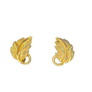 BSK Signed Vintage Textured Gold Tone Leaf Clip On Earrings Fall Autumn 1"X0.75"